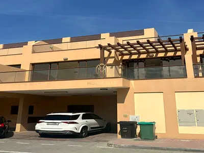 Luxury Lifestyle | Lake View | Townhouse