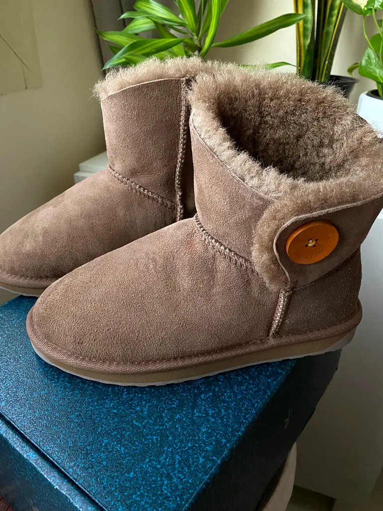 Authentic EMU winter fur boots