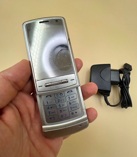 LG Shine KE970 Silver Grey Unlocked Slider Mobile Phone - Good Condition