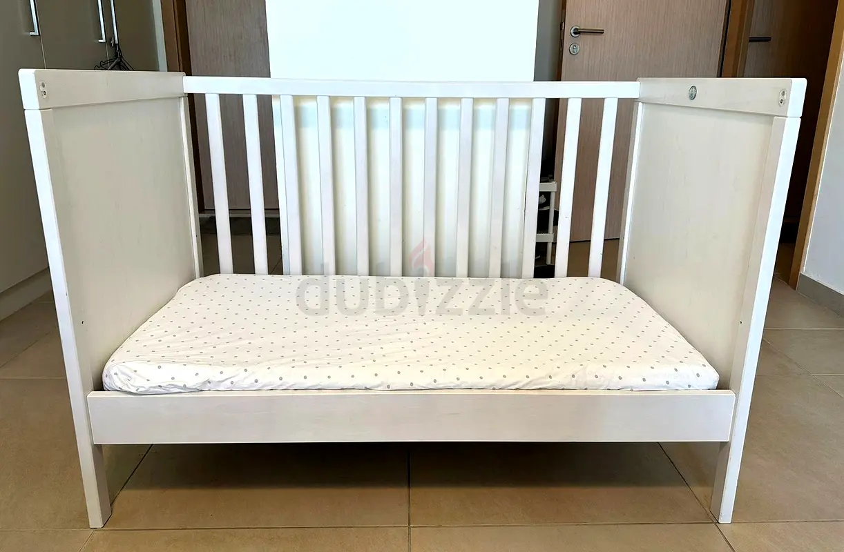 Baby cot / crib for sale