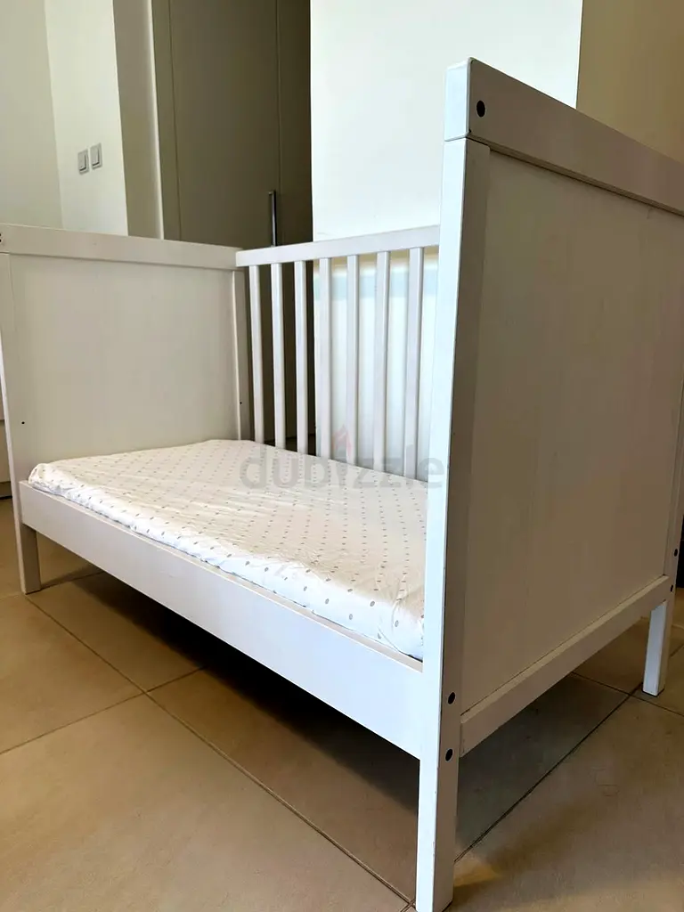 Baby cot / crib for sale