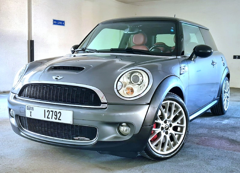 MANUAL LOVERS!!! RARE MINI JCW IN MINT CONDITION!!! | dubizzle