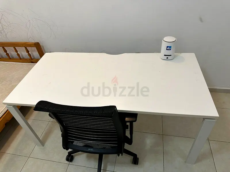 Computer table and chair دوبيزل