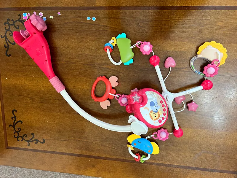 Baby bed hanger with music