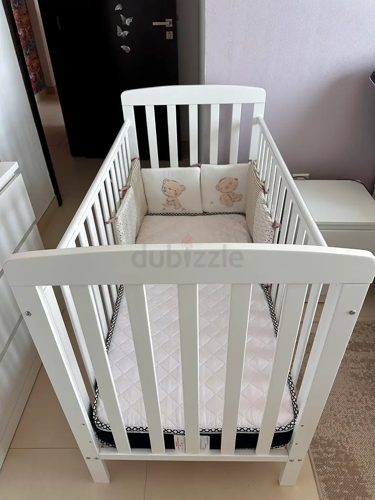 Baby crib and mattress