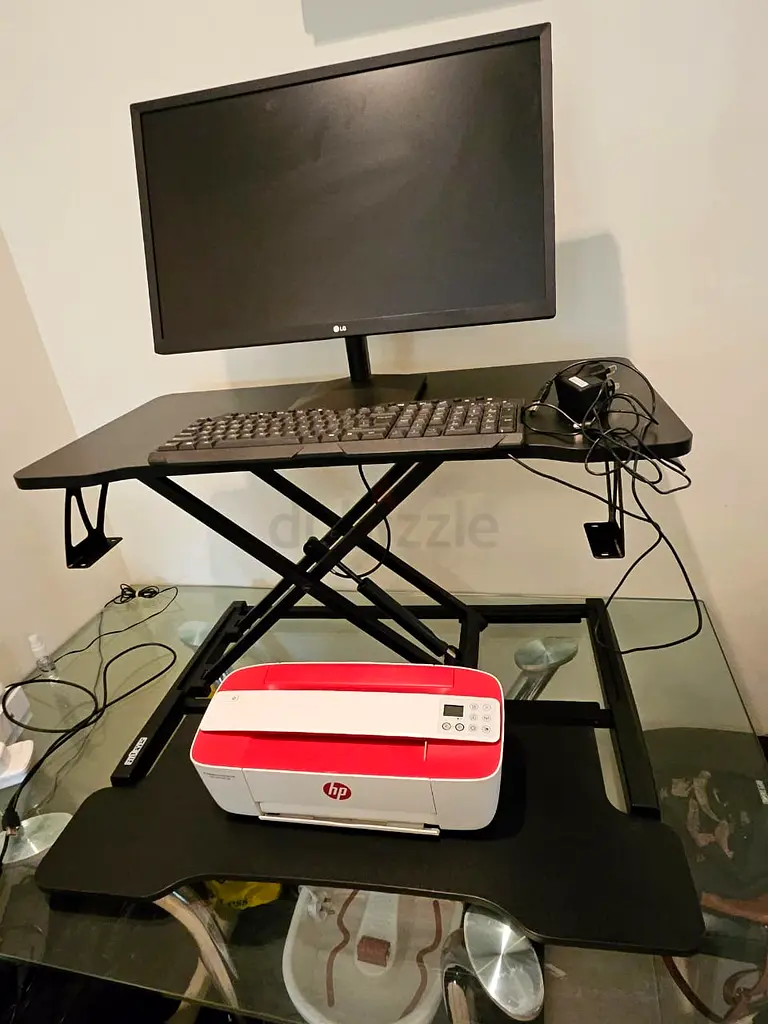 Computer standing table