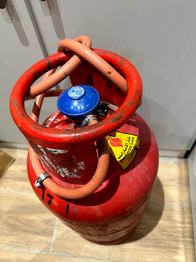 Gas cylinder with regulator