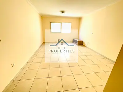 Last Unit Open Kitchen Huge 1br With Covered Parking Wardrobe 2bathroom
