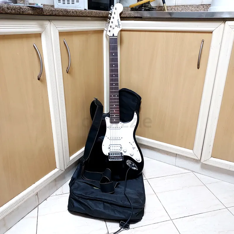 Guitar yamaha electric stratocaster