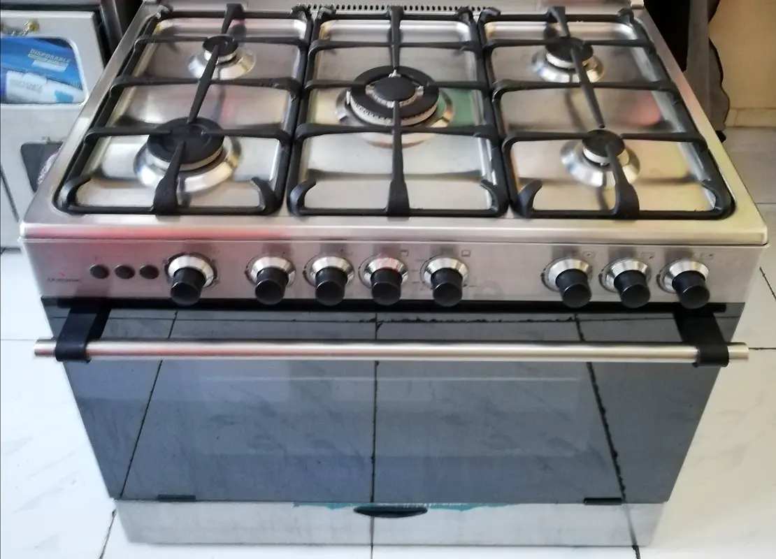 Akai cooking range 5burner