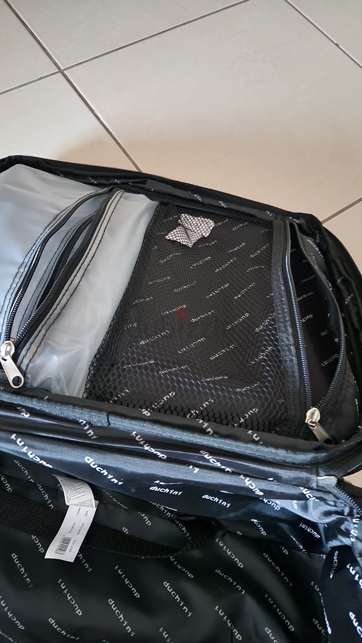 Buy Men's Duchini Textured Crossbody Bag with Adjustable Strap and Zip  Closure Online | Centrepoint KSA