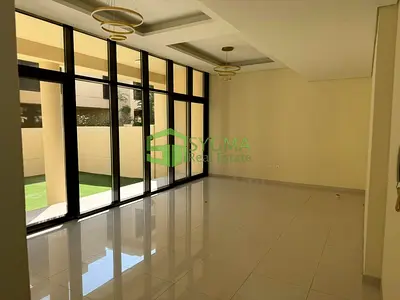 3 Br Vacant | Middle Unit | Trinity