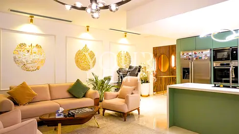 Semi-furnished - Fully Upgraded 1 Br Townhouse - Hot Location