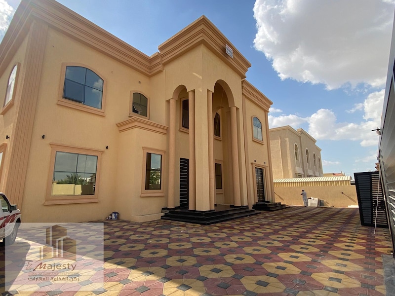 Villa with two floors with large and spacious areas for sale in the Emirate of Sharjah in the Al Ho