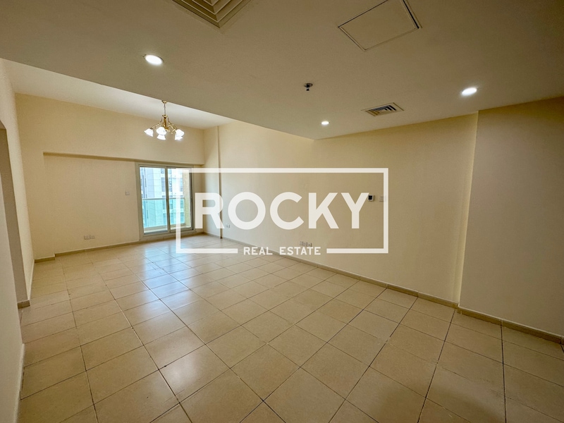 Apartment/Flat: Spacious 2 BR with Balcony
