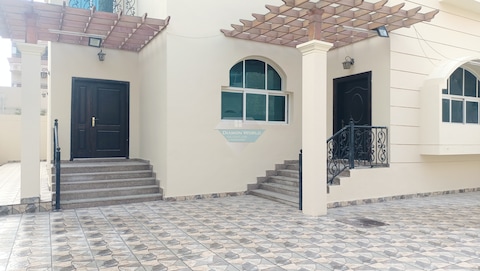 4 Bedrooms - Hall- Separaet Majlis -dinning Area -maids Room Front Yard At Mbz City.