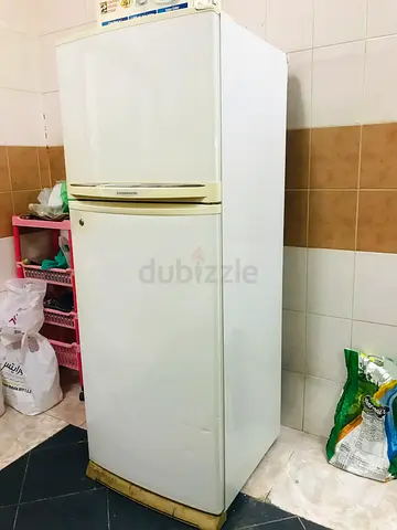 Mitsubishi Fridge refrigerator with freezer