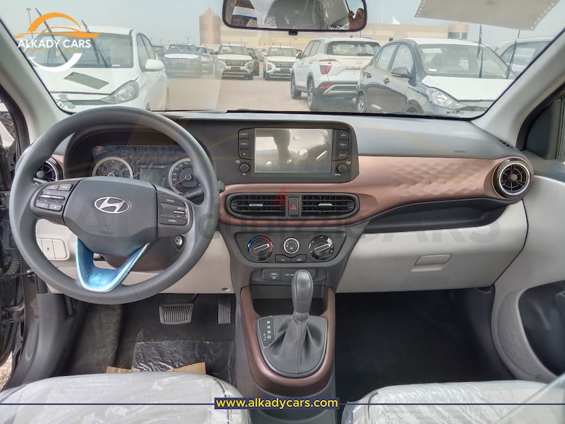 Hyundai i10 (2024) - pictures, information & specs