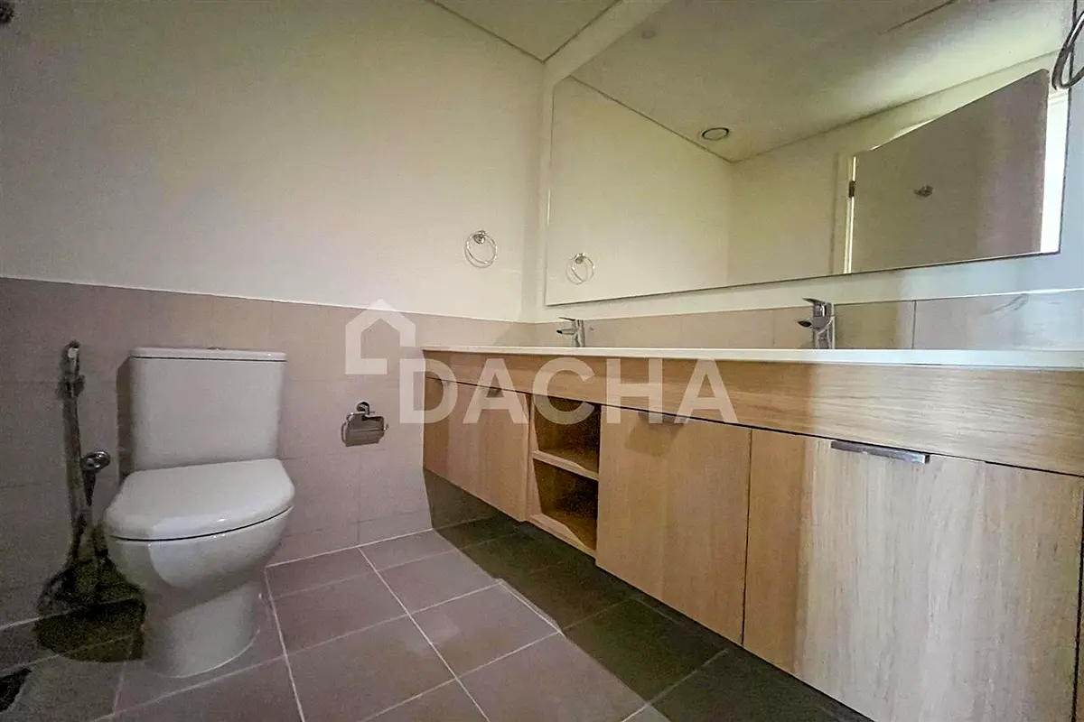 Apartment/Flat 2 Bedrooms VACANT VIEW TODAY Dubai