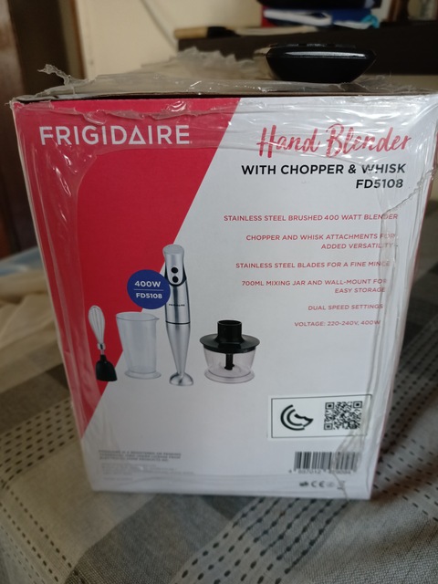 Frigidaire FD5108 220 Volt Hand Blender with Chopper & Whisk