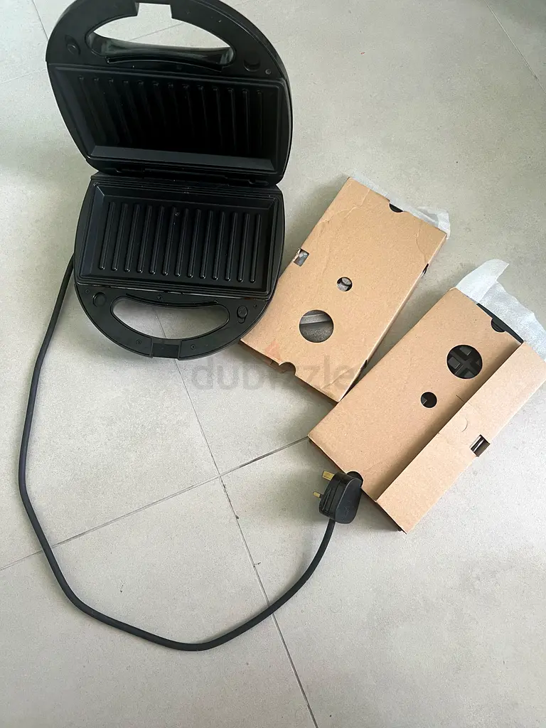 BLACK DECKER 750W Sandwich Maker Toaster