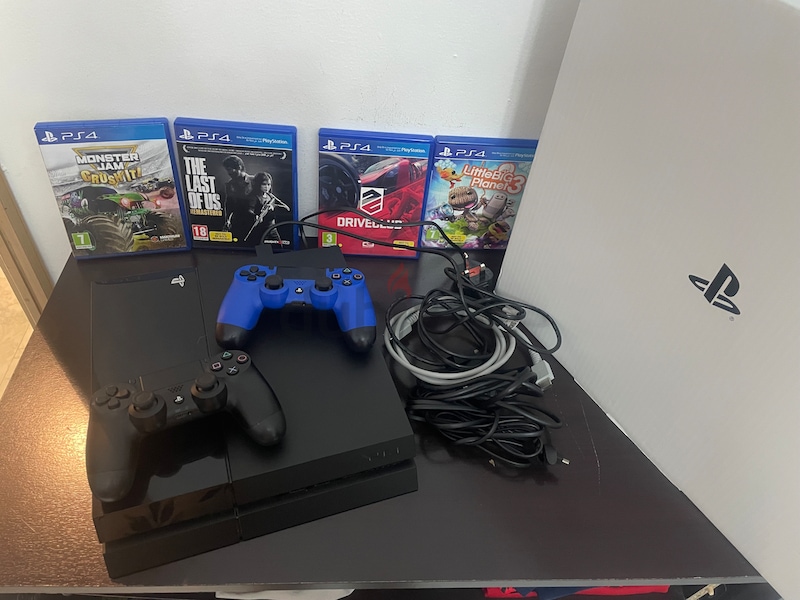 Black Sony PlayStation 4 / PS4 FAT / 2 Tb / 30 Top Games Free / Pre-owned,  Controllers: Wireless