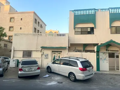 Nuaimiya 3600 Sqft 1 Bedroom Hall (6 Flats) 3 Bedroom Villa Income:- 100k Asking Price:- 1.3 Milli