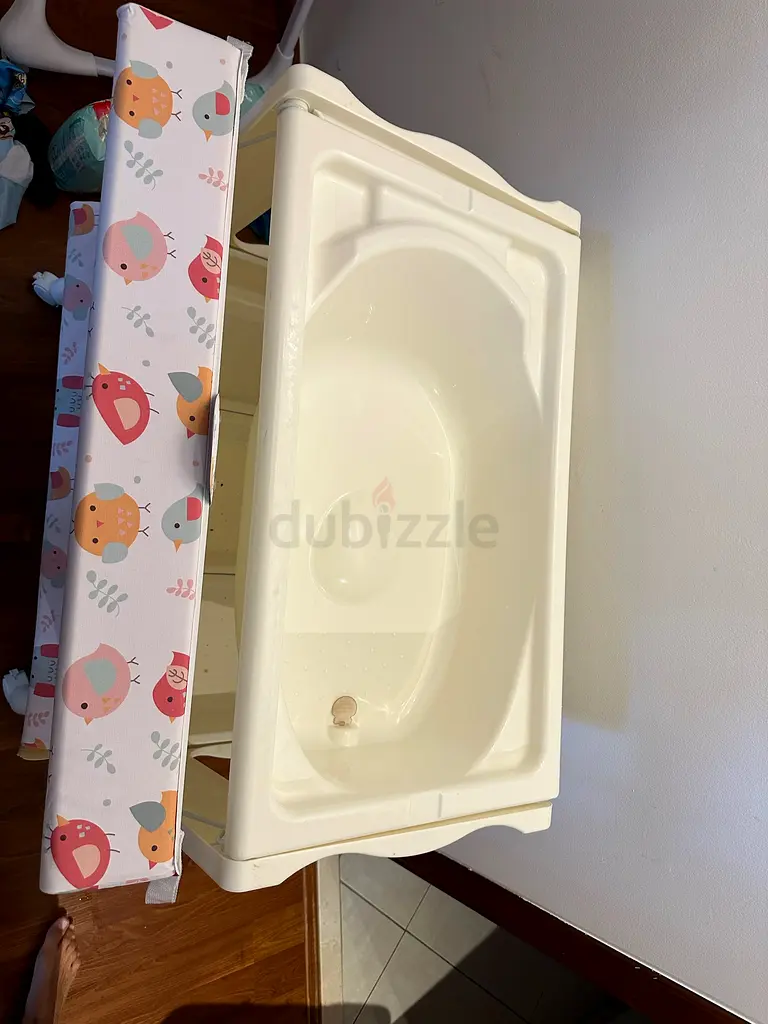 Baby changing table Juniors