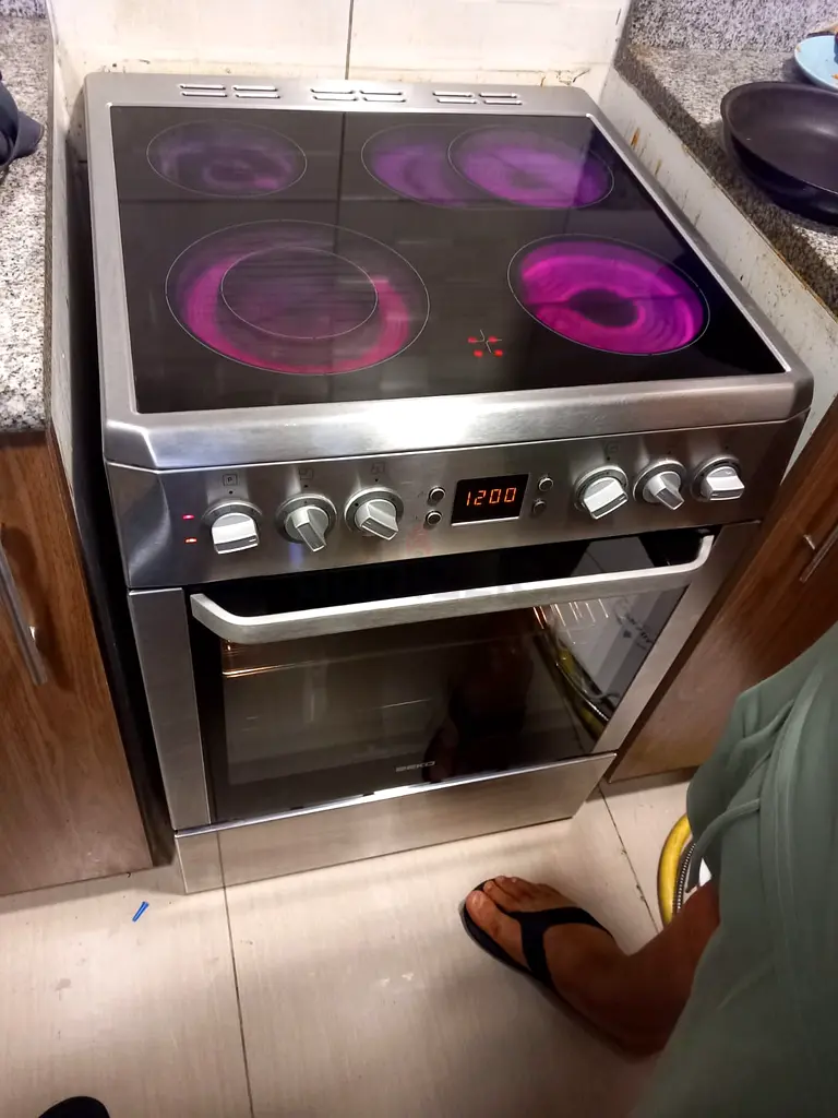 Beko 60cm Electric Stove 4 Ceramic Hobs