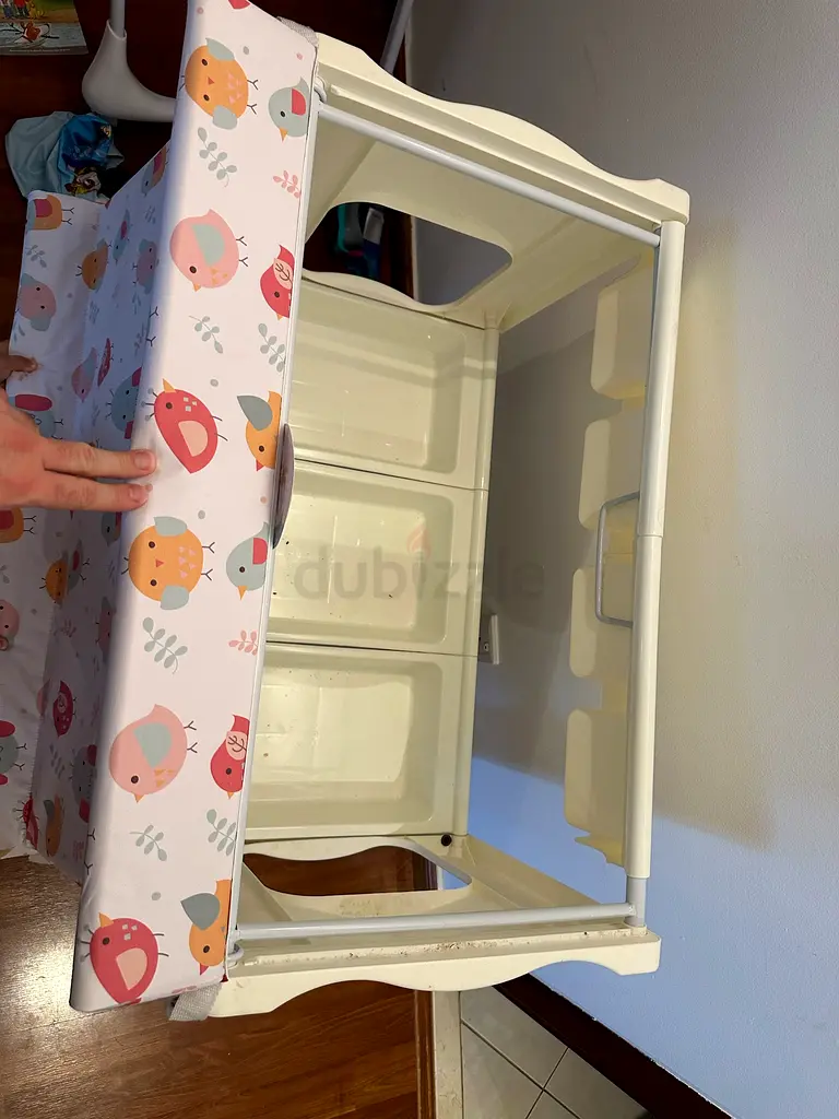 Baby changing table Juniors