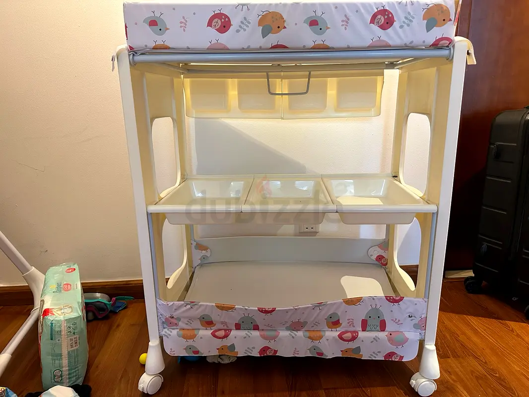 Baby changing table Juniors