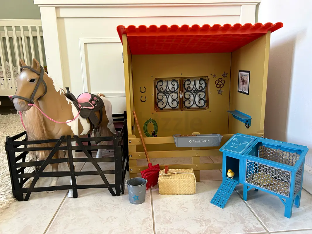 American Girl barn plus horse and accessories دوبيزل