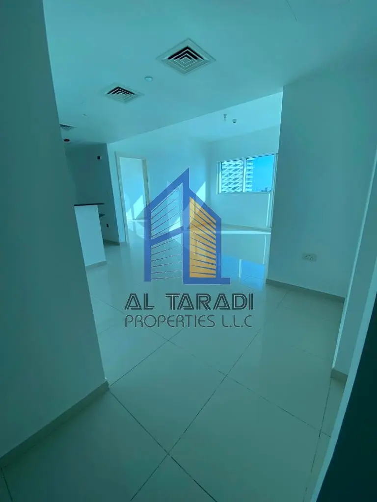 Apartment/Flat Spacious 3 Bedrooms Apartment High Floor Captivating