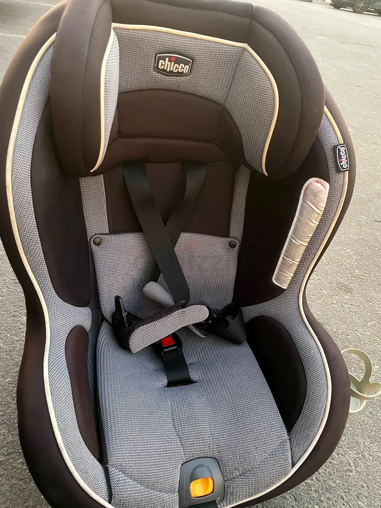 Baby car seat used like new