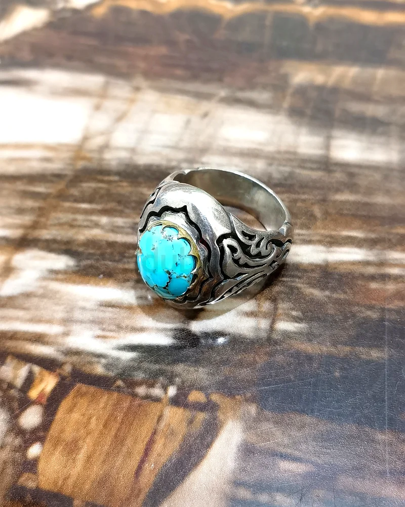 خاتم بحجر فيروز نيشابوري فخم - A luxurious ring featuring a Nishapuri turquoise stone.63230183626114114