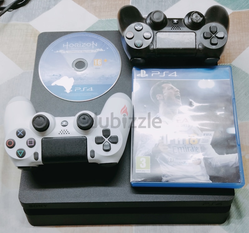 Playstation 4 sale 500gb 2 controllers