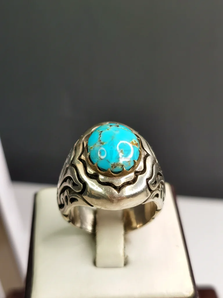 خاتم بحجر فيروز نيشابوري فخم - A luxurious ring featuring a Nishapuri turquoise stone.63230183626114113