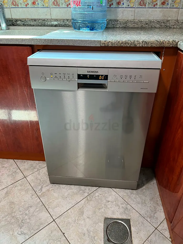 Siemens free standing dishwasher 13 places setting