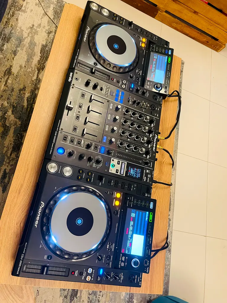Pioneer CDJ 2000 nexus with DJM 900 SRT Serato Licensed DJ Mixer