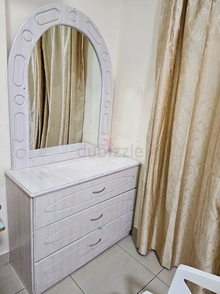 DRESSING TABLE