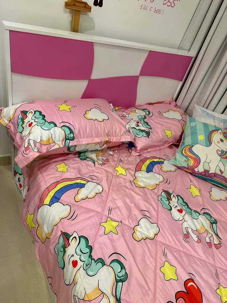 Girl pink bed for urgent sale