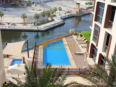 Pool And Canal View 1 Bedroom At Dubai Wharf