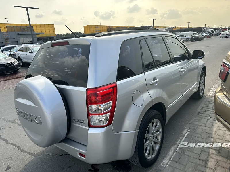 Suzuki vitara 2016 fullopshin silver color GCC calen63154620802305113