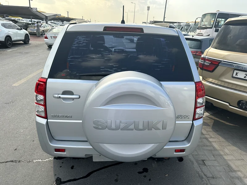 Suzuki vitara 2016 fullopshin silver color GCC calen63154620802305112