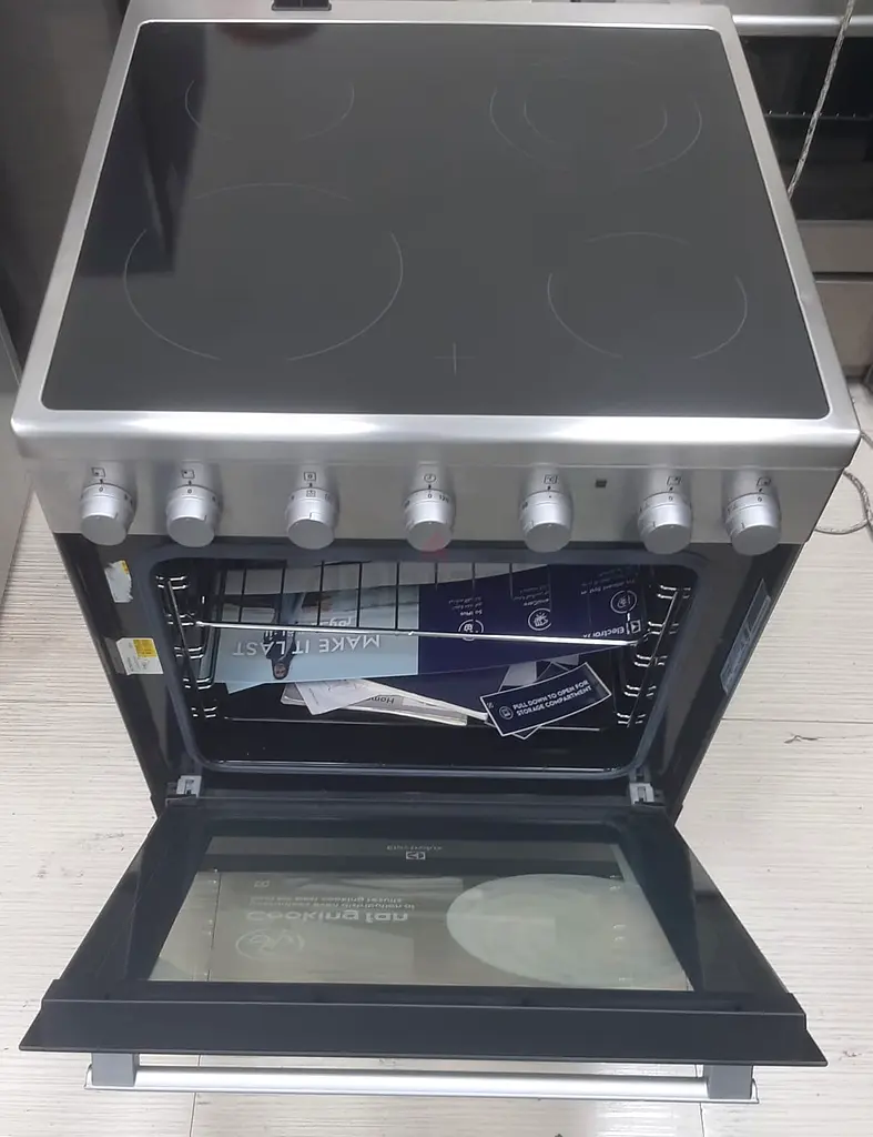 Electrolux Brand New Condition Electric Ceramic Stove