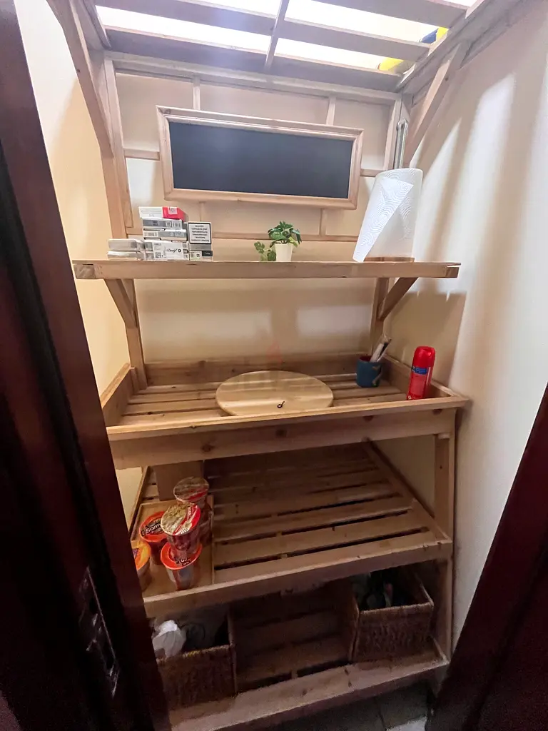 Kitchen storage unit