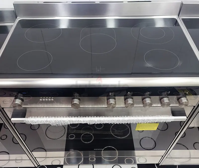 Siemens Brand New iQ700 Electric Cooker