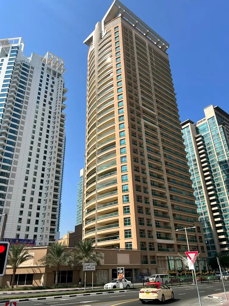 Apartment Spacious 3 BHK + Maids Room in Marina Mansions Prime Location NEAR METRO NO