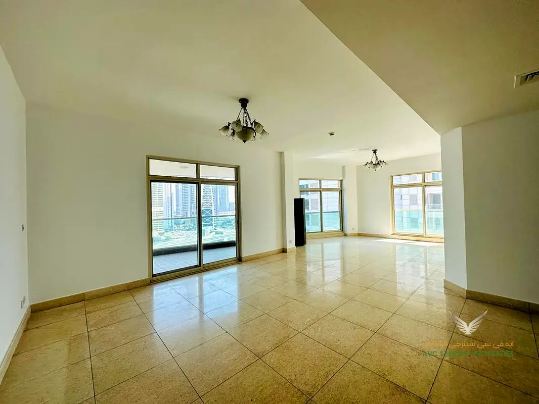 Apartment Spacious 3 BHK + Maids Room in Marina Mansions Prime Location NEAR METRO NO
