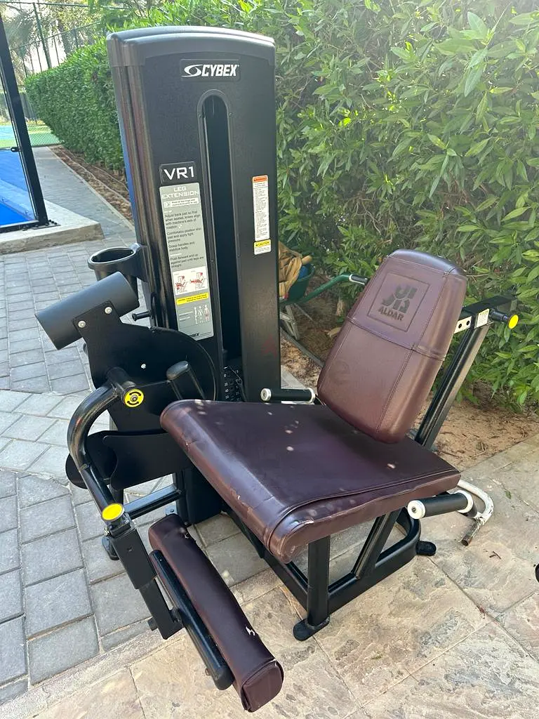 Cybex leg extension machine